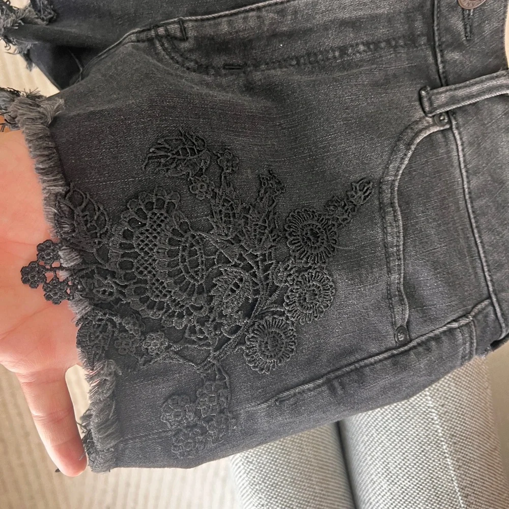 Black Lace Trim Women Jean Shorts - Picture 5 of 7